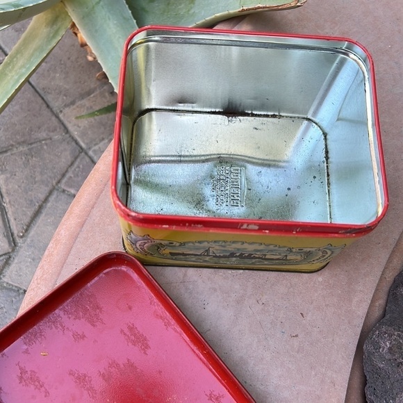 COLLECTIBLE Vintage Tin Oceanic Cut Plug - Picture 10 of 10